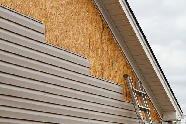 24/7 Emergency Vinyl Siding experts in Stow, MA